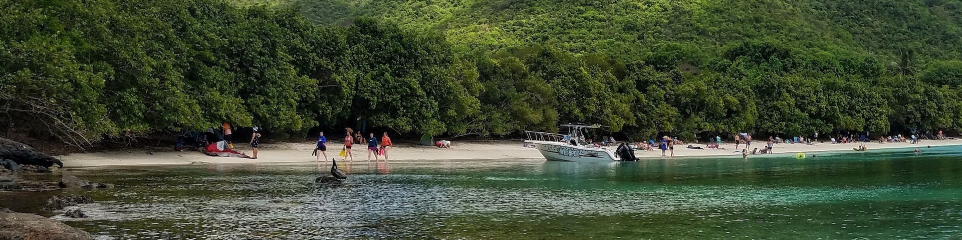 Nice beach with a small parking lot directly across the street. A good chance that youll swim with sea turtles here!