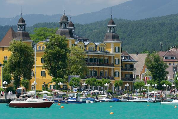 Velden am Wörthersee welches beinhaltet Bucht oder Hafen und Geschichtliches