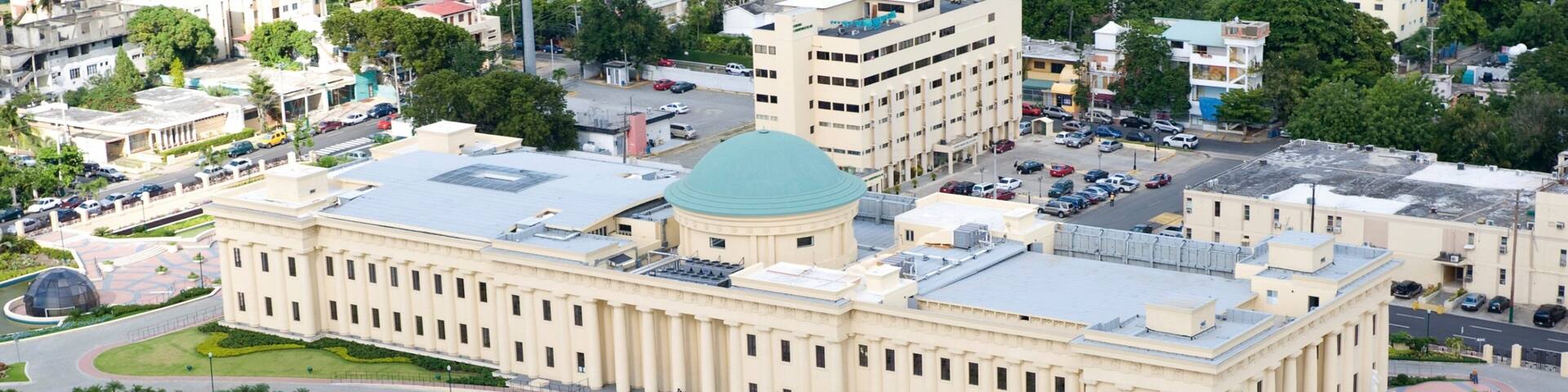 Palacio de Bellas Artes mostrando un parque o plaza, un castillo y escenas urbanas