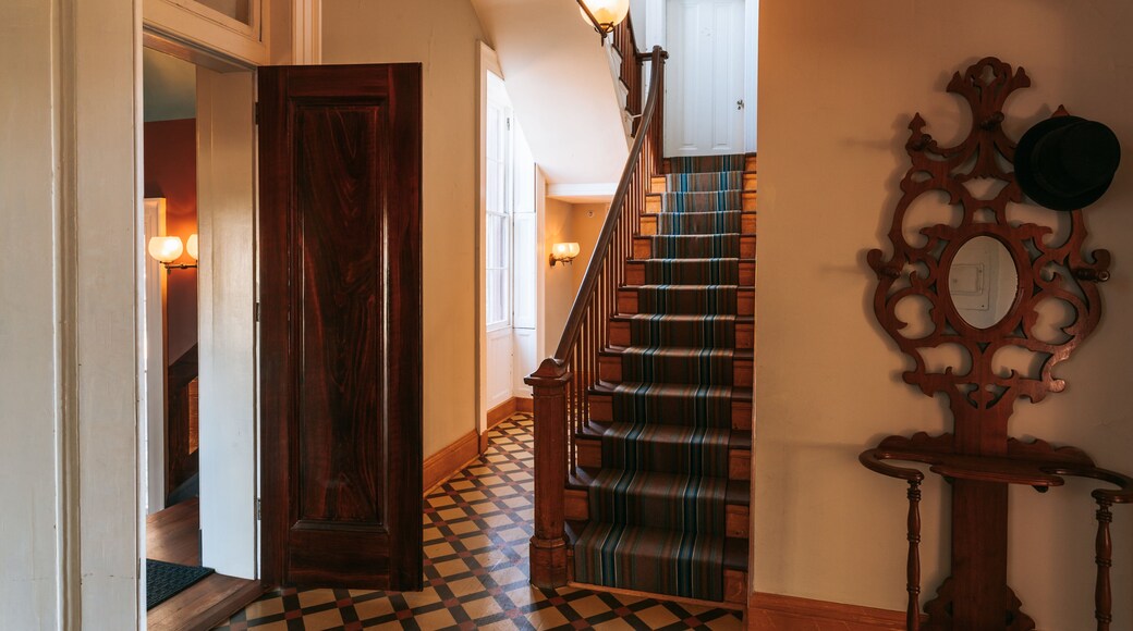 President Lincoln\'s Cottage which includes interior views, heritage elements and a house