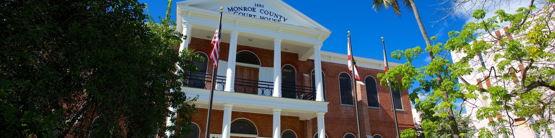 Jackson Square featuring an administrative buidling and heritage elements