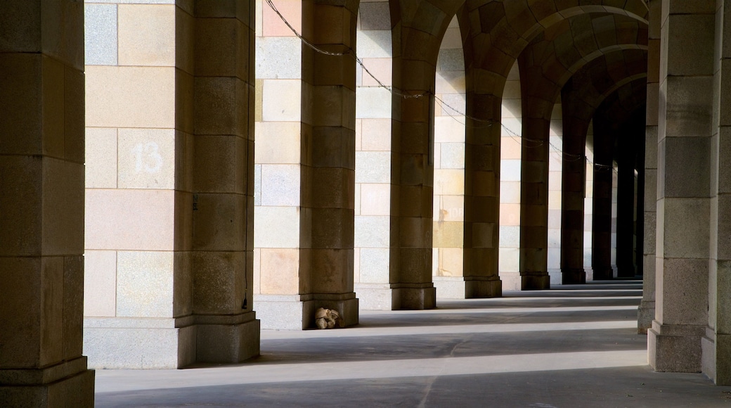 Reichsparteitagsgebäude som viser kulturarvsgenstande og interiør