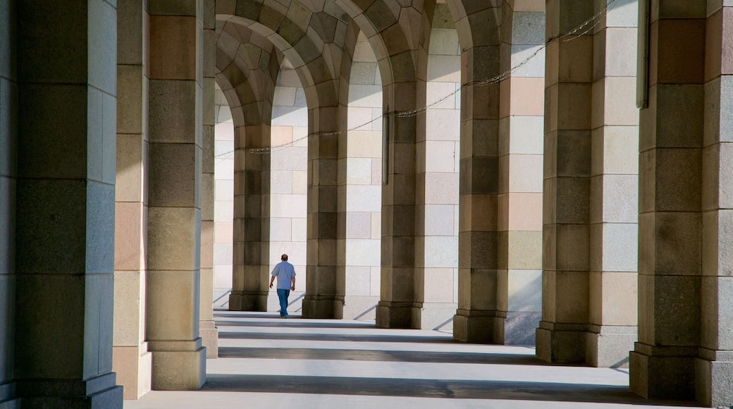 Reichsparteitagsgebäude som viser interiør og kulturarvsgenstande