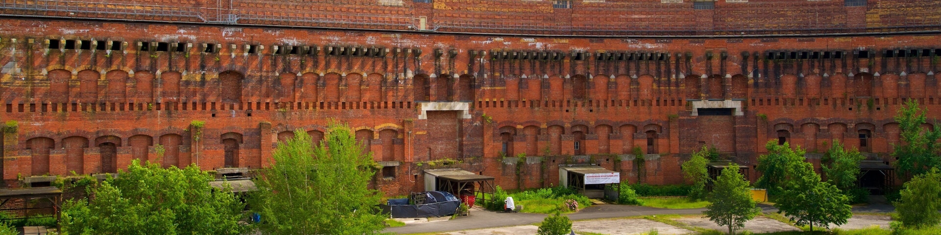 Reichsparteitagsgebaude featuring heritage architecture