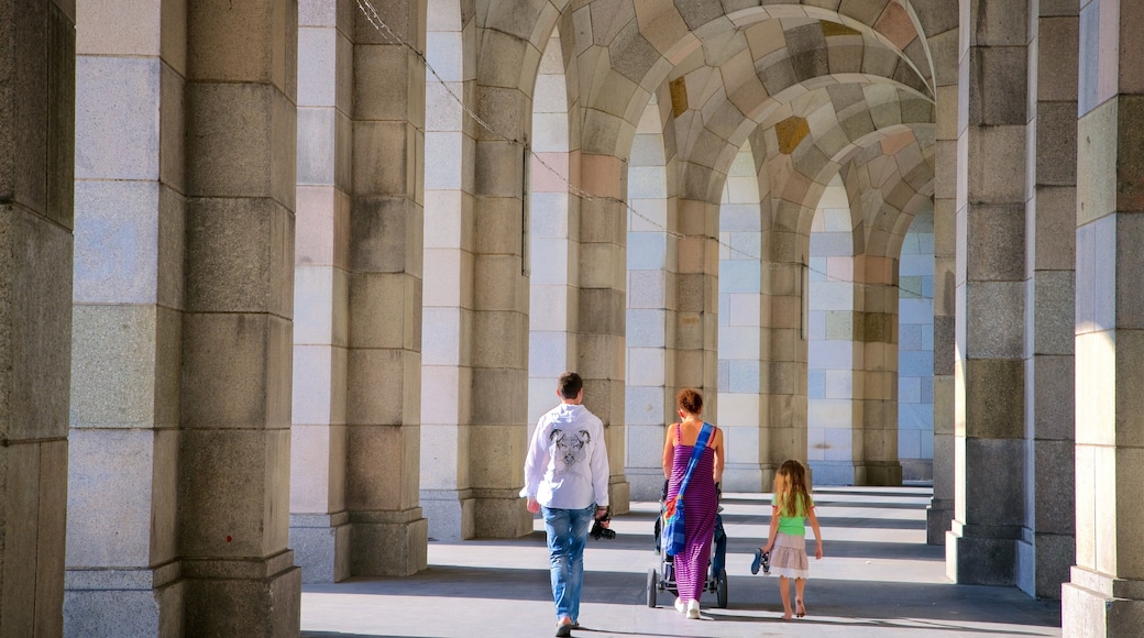 Reichsparteitagsgebaude 设有 內部景觀 和 懷舊元素 以及 家庭