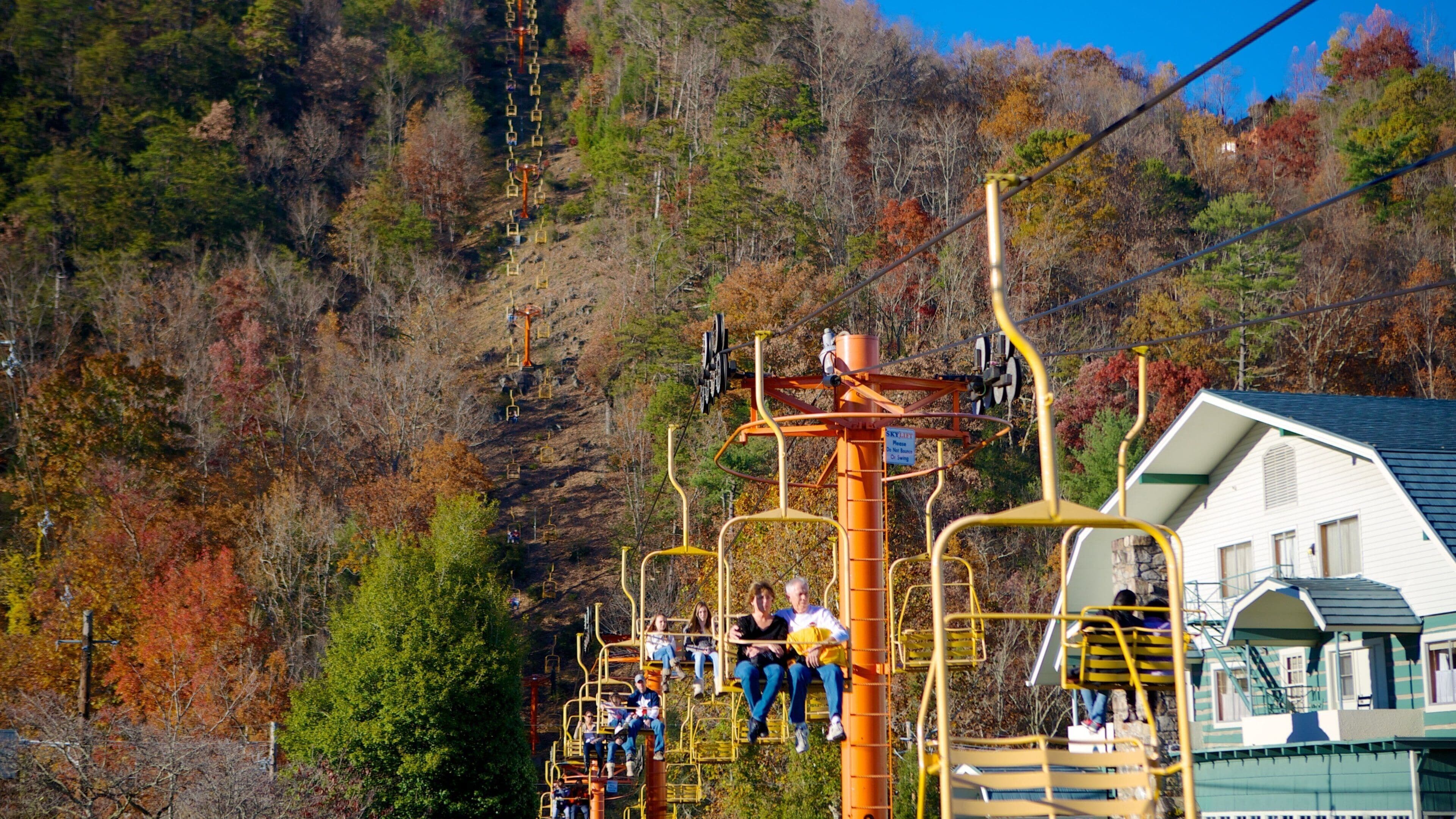 Sklift van Gatlinburg inclusief bos, herfstkleuren en een gondel