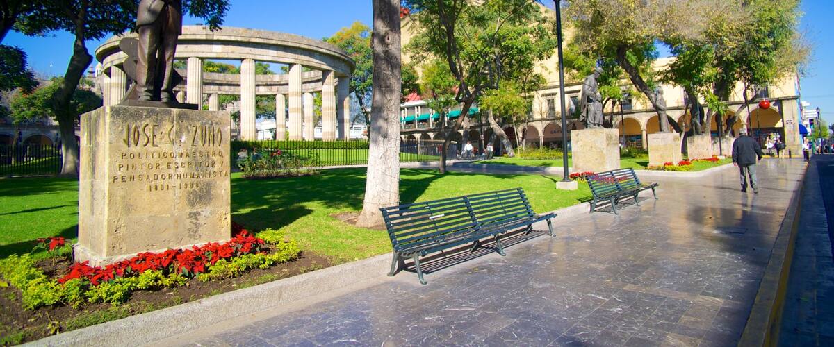 Rotonda de los Hombres Ilustres showing a city, a memorial and a statue or sculpture