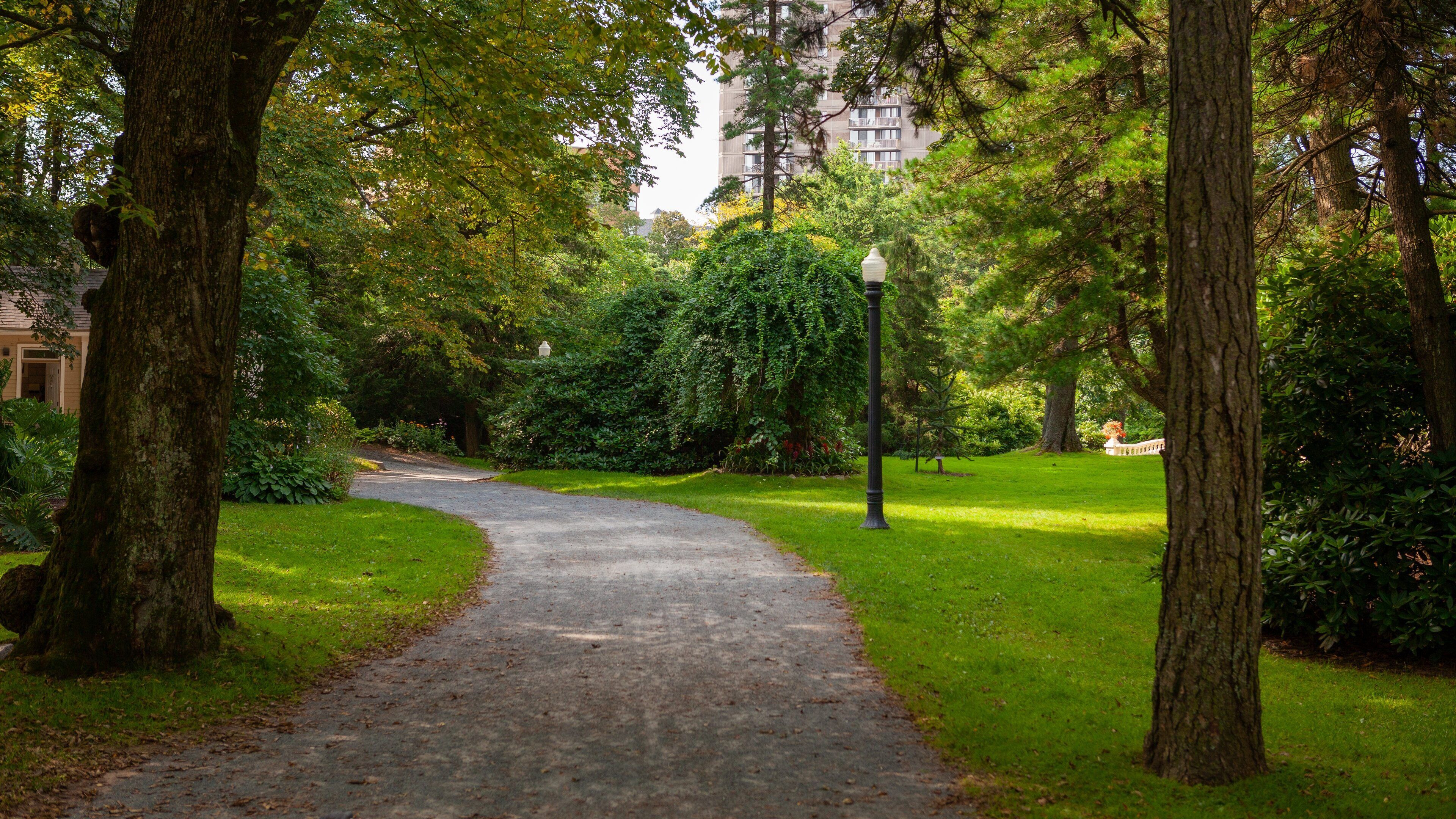 Halifax Public Gardens which includes a park
