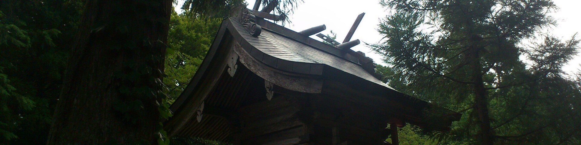 伊邪那美命御陵と伝わる古墳がある。