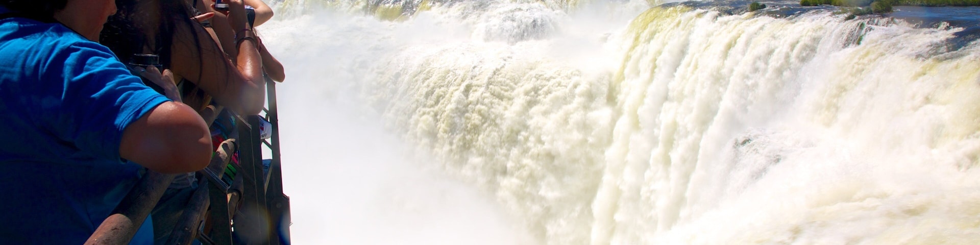 Garganta del Diablo que incluye vista panorámica, una cascada y rápidos