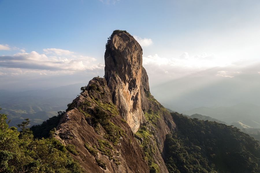Pedra do Bau and the 'Pedra do Bau complex are rock formations in the Mantiqueira Mountains (Serra da Mantiqueira). They are located in the municipality of Sao Bento do Sapucai, Sao Paulo, Brazil.