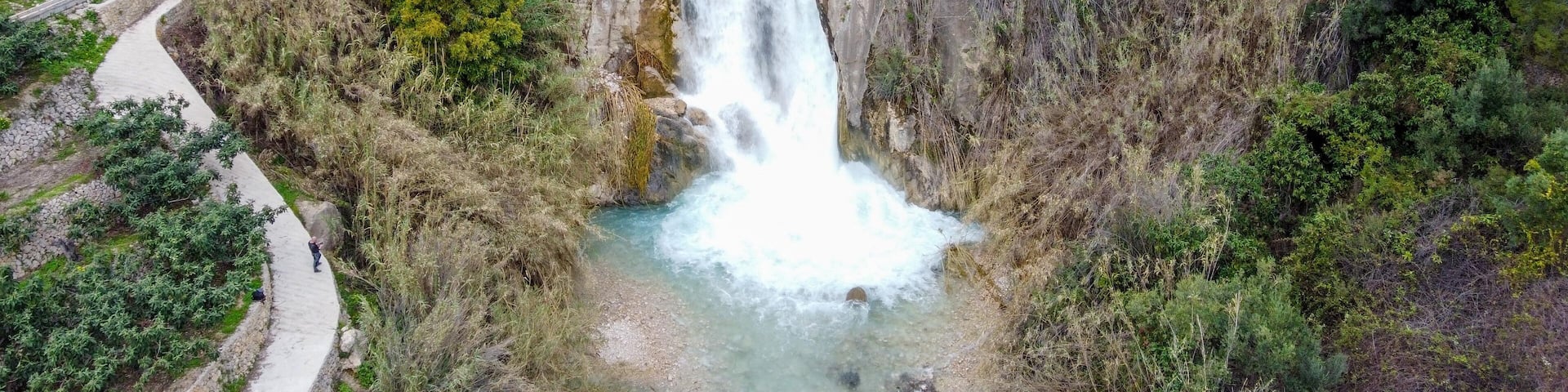 Cascada de cañón del tipo torrencial en Alicante, Estret de les Penyes o Estrecho de las Peñas