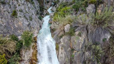Cascada de cañón del tipo torrencial en Alicante, Estret de les Penyes o Estrecho de las Peñas
