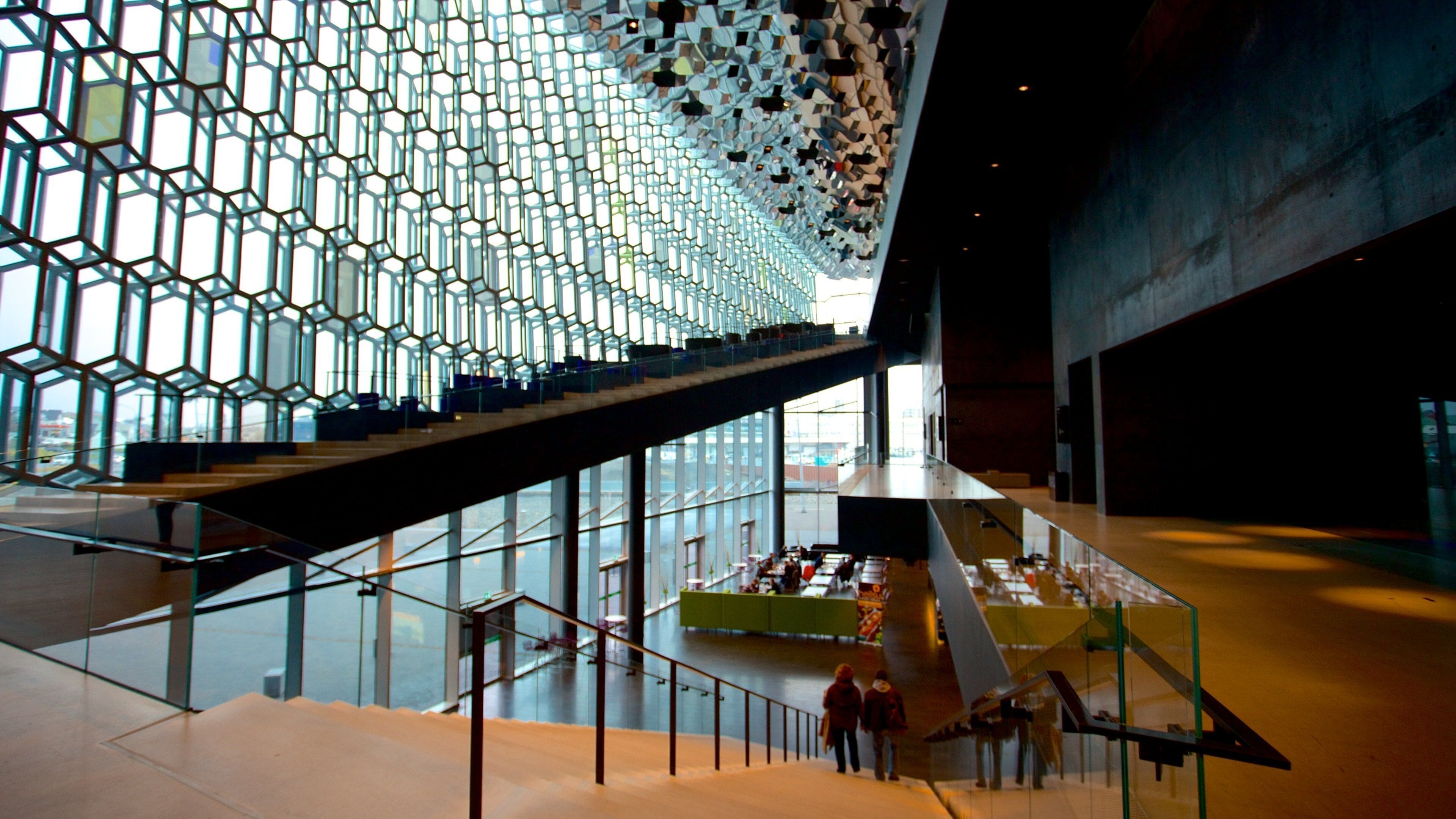 Harpa qui includes vues intérieures et architecture moderne