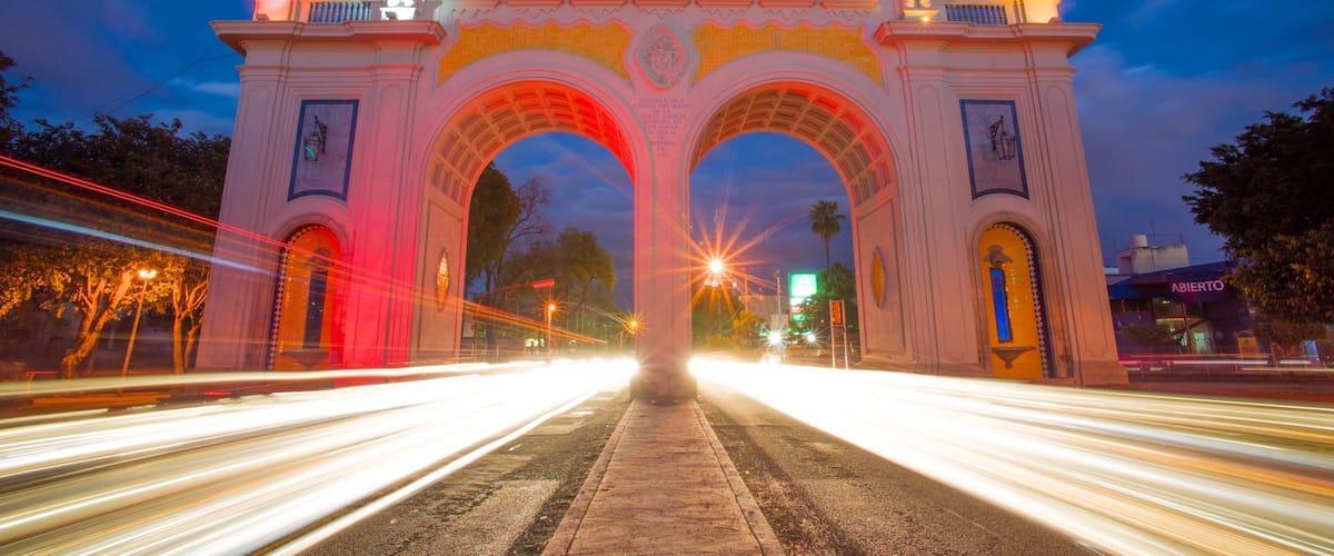 Los Arcos de Guadalajara showing night scenes, a monument and heritage architecture