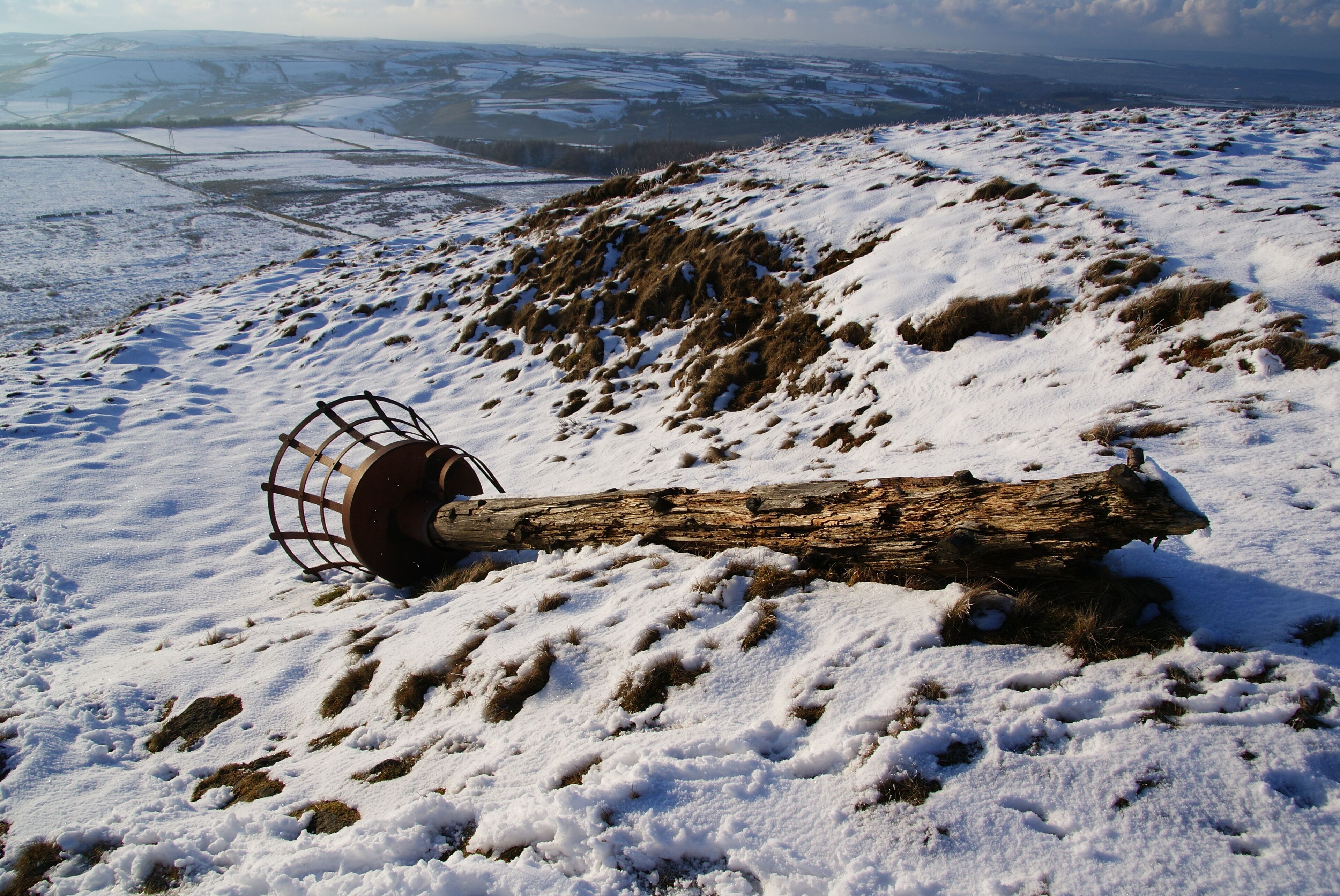 Discarded beacon I guess this is a relic from the millennium celebrations, but it has fallen into disrepair.