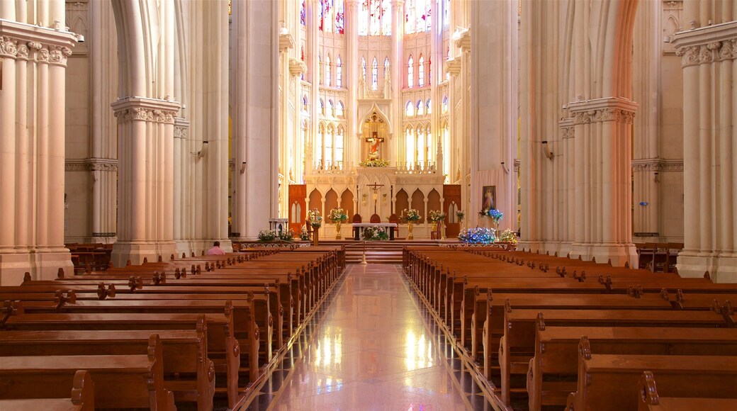Expiatory Temple of the Sacred Heart of Jesus which includes heritage architecture, interior views and a church or cathedral
