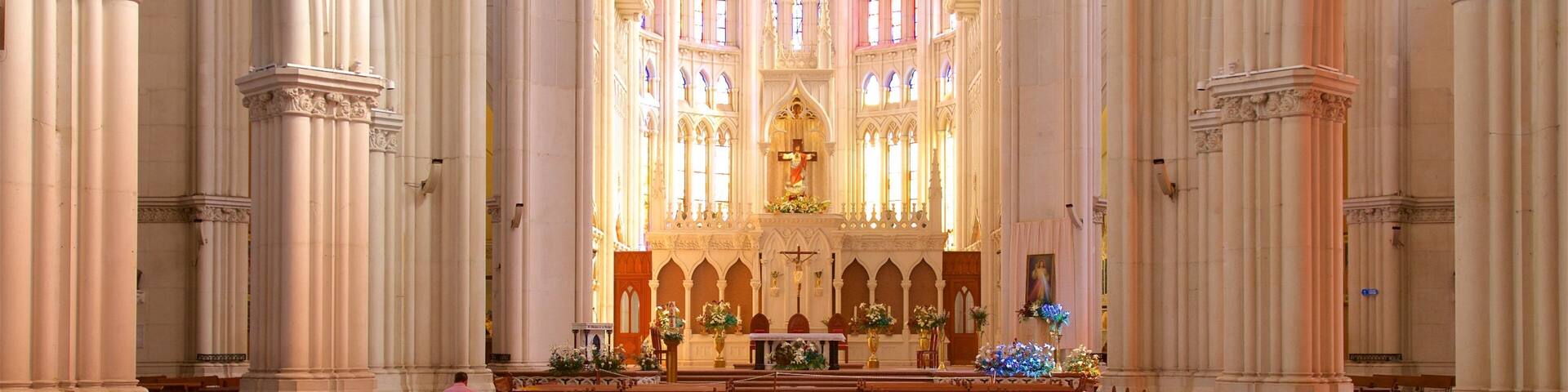 Expiatory Temple of the Sacred Heart of Jesus which includes heritage architecture, interior views and a church or cathedral