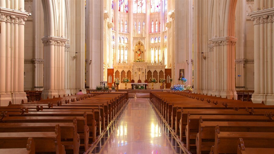 Expiatory Temple of the Sacred Heart of Jesus which includes heritage architecture, interior views and a church or cathedral