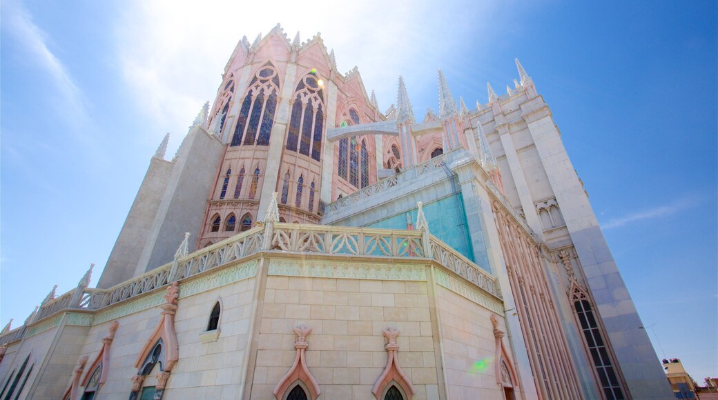 Templo Expiatorio del Sagrado Corazon de Jesus og byder på historiske bygningsværker