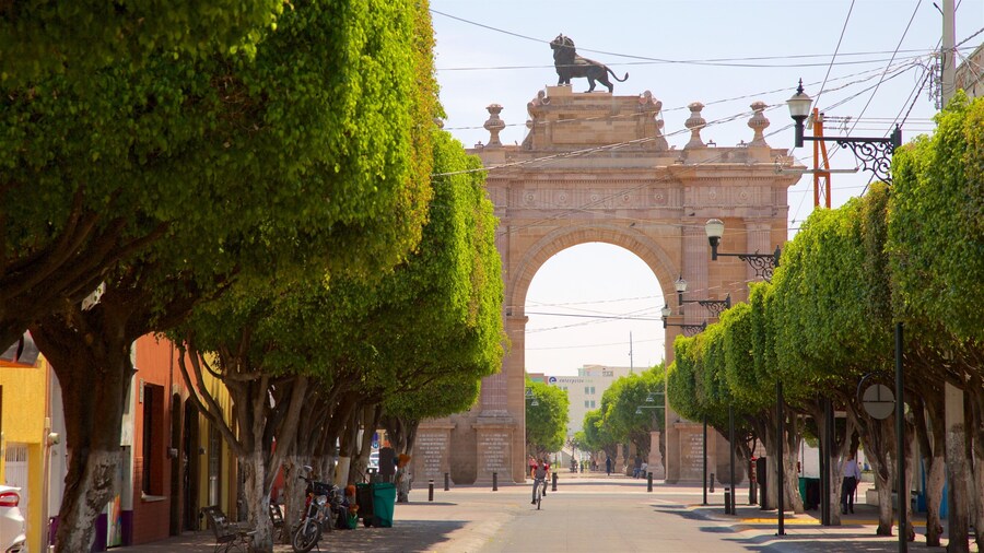 Heroes\' Causeway Arch