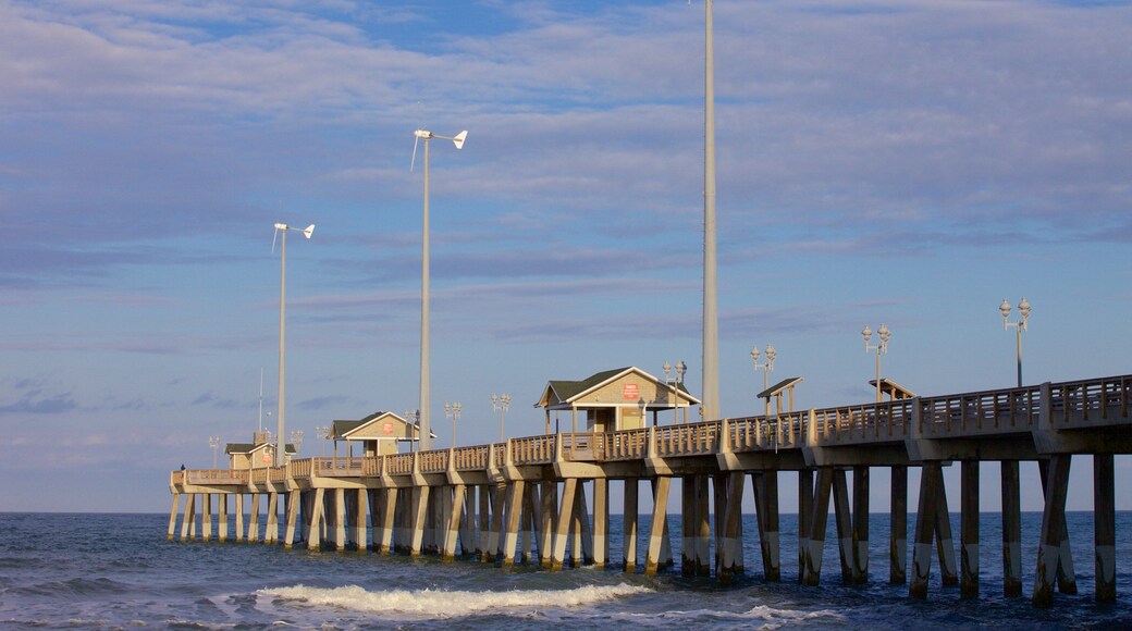 Jennette\'s Pier mostrando paisagens litorâneas