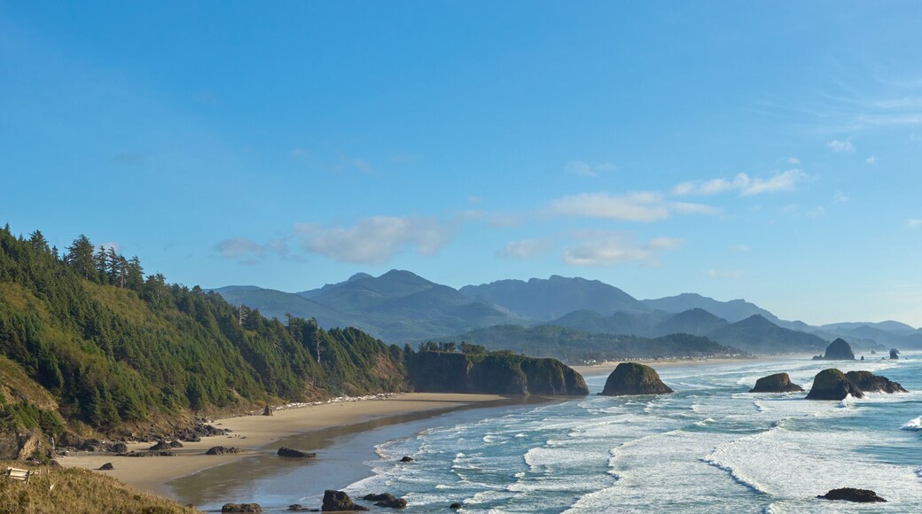 Panorama of the ocean coastline near Cannon Beach in Oregon.