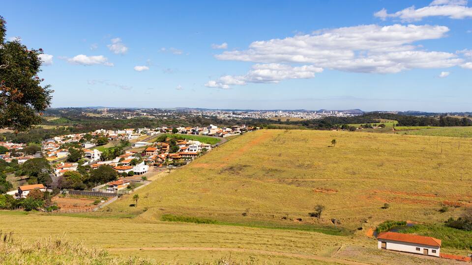Área rural de Águas da Prata - ÁGUAS DA PRATA, SP, BRAZIL - JULY 23, 2023: Rural area seen from the Cristo viewpoint, on the border with the municipality of São João da Boa Vista.