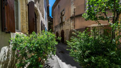 Saint-Mitre-les-Remparts