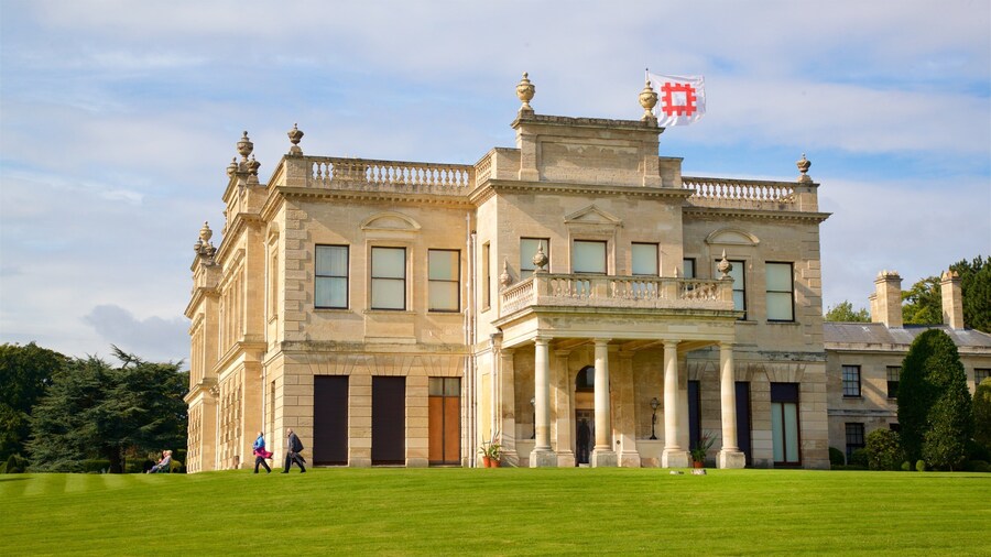 Brodsworth Hall showing a park and heritage architecture