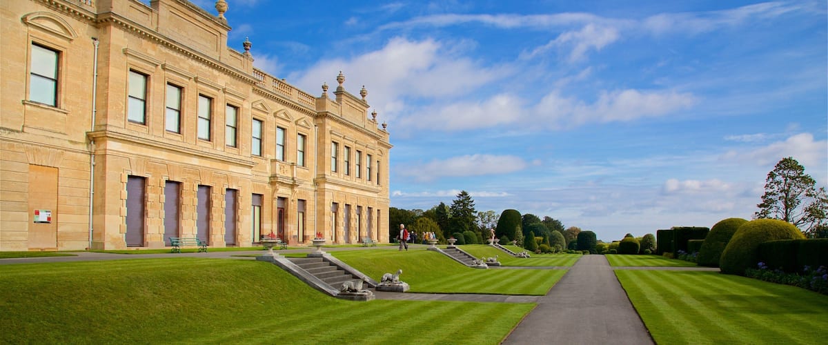 Brodsworth Hall showing a park and heritage architecture