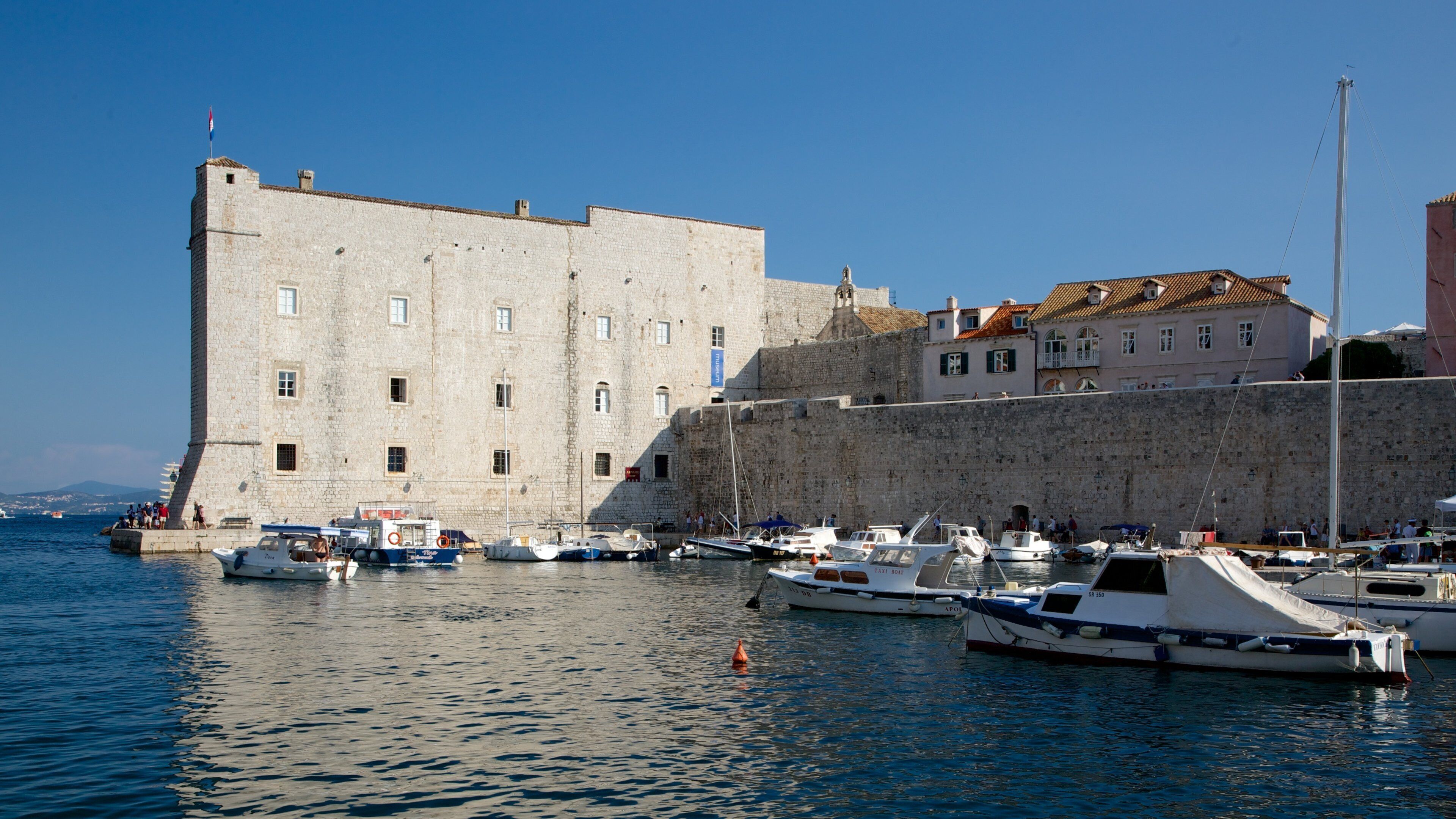 Dubrovnik Aquarium and Maritime Museum which includes general coastal views and heritage elements