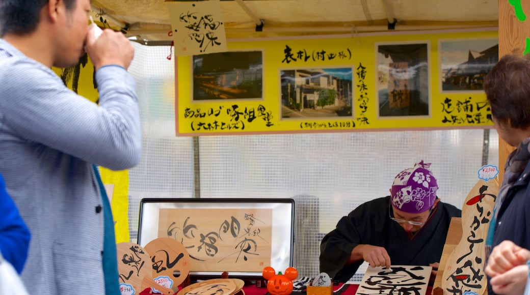 Miyagawa Morning Market as well as a small group of people