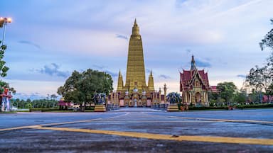 Sunset at Wat Mahathat Wachiramongkol (Wat Bang Thong) Thailand Krabi, Krabi Khlong Thom Temple