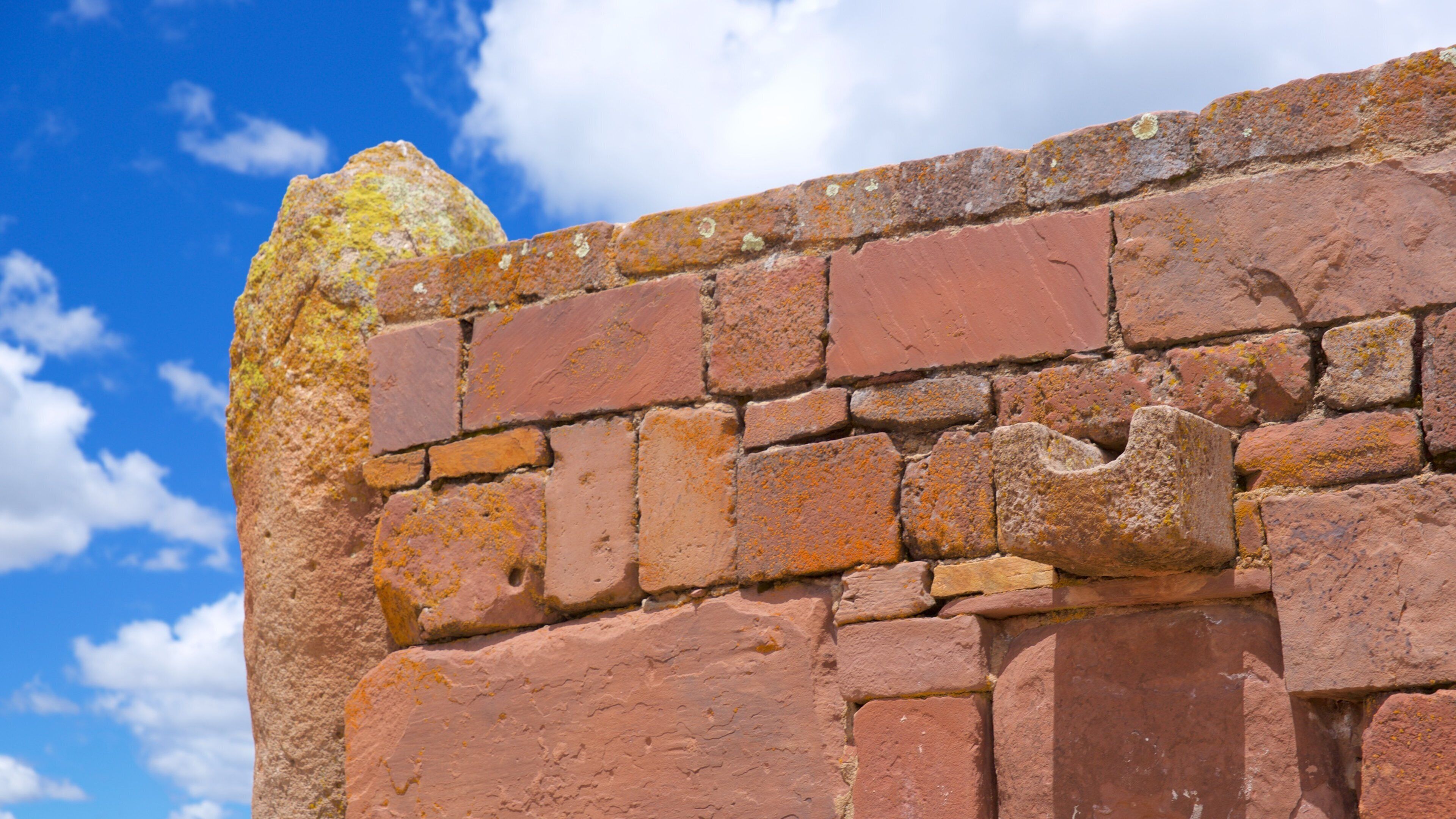 Tiahuanaco mostrando elementos del patrimonio