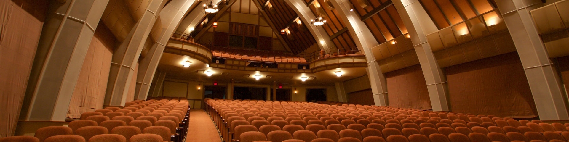 Sunset Center que incluye vista interna y escenas de teatro