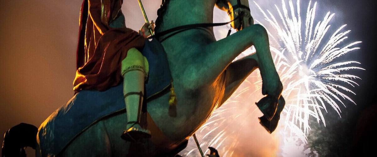 At Ortelle the worship of St. George, who was beheaded in Lydia (Palestine) in 303 AD, is very old. The legend tells that St. George was a great warrior capable of killing a dragon that terrorized the inhabitants of Silene, in Libya. The statue of the saint in the church of Ortelle, portrays him in the act of killing the beast and is one of the most beautiful and majestic existing statues in paper mache.