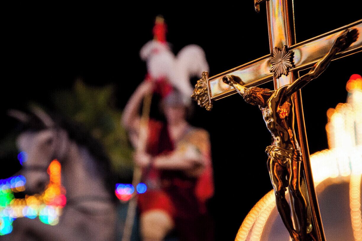 At Ortelle the worship of St. George, who was beheaded in Lydia (Palestine) in 303 AD, is very old. The legend tells that St. George was a great warrior capable of killing a dragon that terrorized the inhabitants of Silene, in Libya. The statue of the saint in the church of Ortelle, portrays him in the act of killing the beast and is one of the most beautiful and majestic existing statues in paper mache.