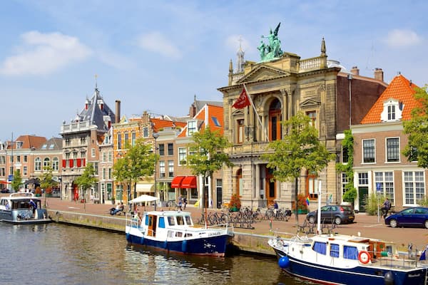 Teylers Museum das einen Bucht oder Hafen, Haus und Bootfahren