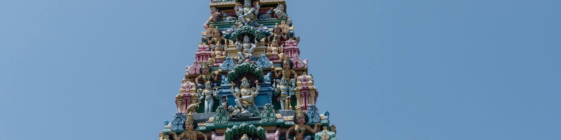 Hindu god statue by roof at Sri Mariamman Temple, Singapore