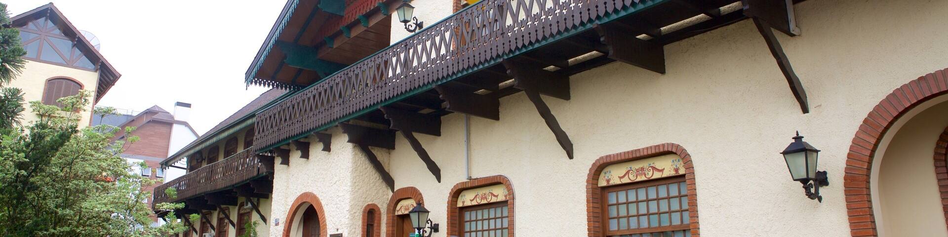 Prefeitura de Gramado which includes an administrative buidling