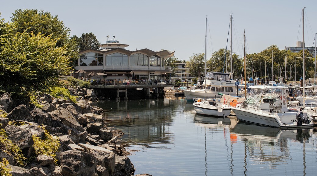 Victoria_OakBayMarina_6253407-4