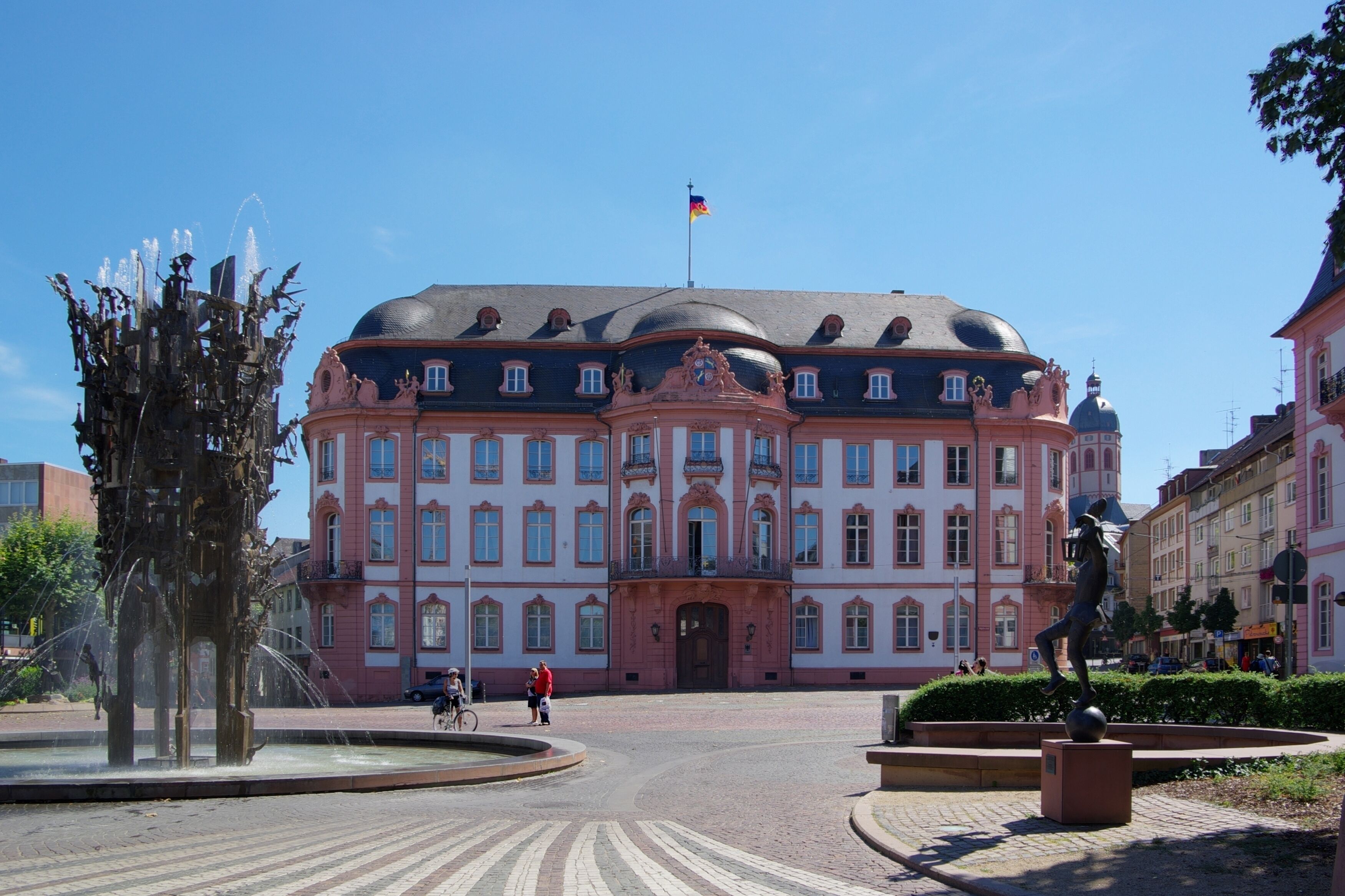 Mainz, Osteiner Hof und Fastnachtsbrunnen