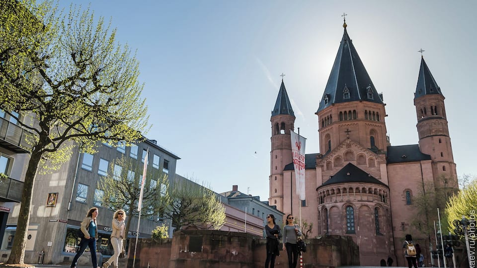Mainzer Dom as seen from Liebfrauenplatz (2015)