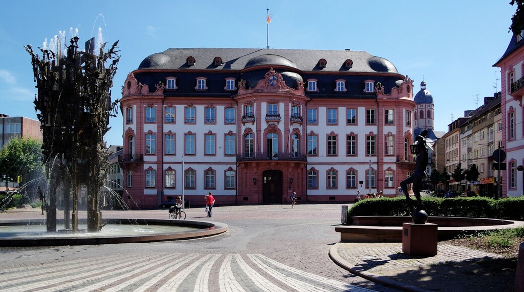 Mainz, Osteiner Hof und Fastnachtsbrunnen