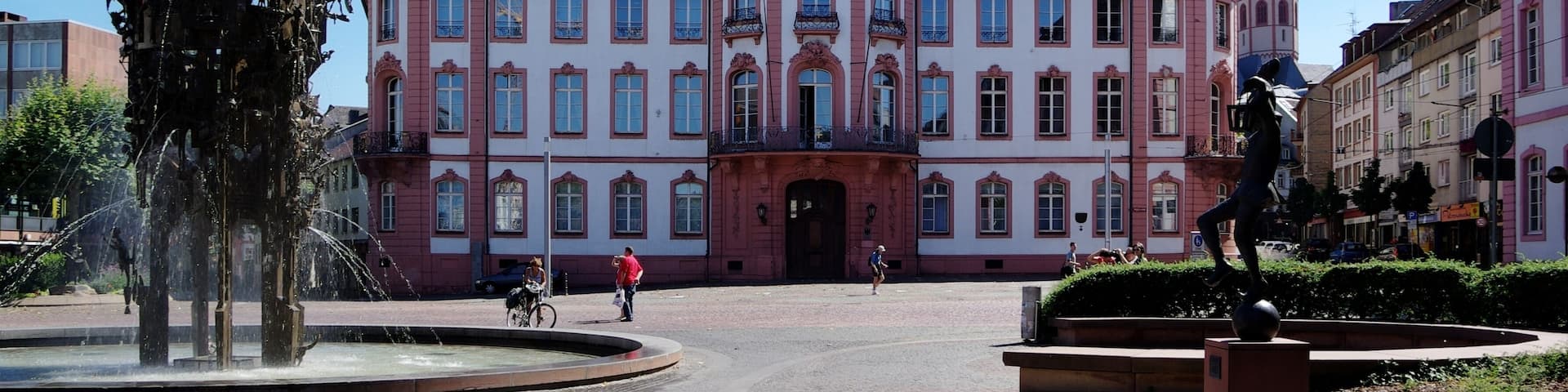 Mainz, Osteiner Hof und Fastnachtsbrunnen