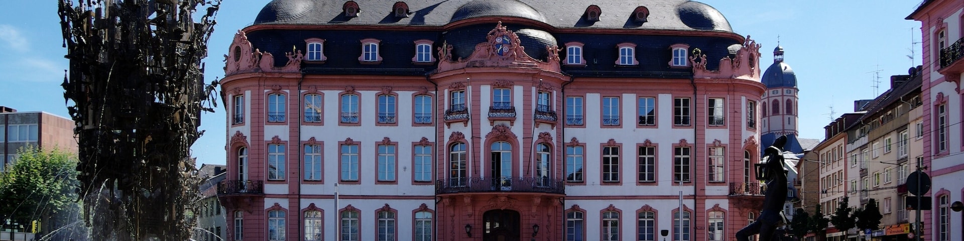 Mainz, Osteiner Hof und Fastnachtsbrunnen
