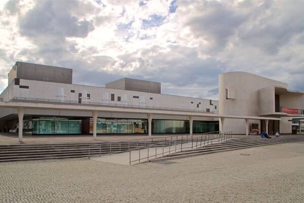 Darmstadt State Theatre featuring modern architecture