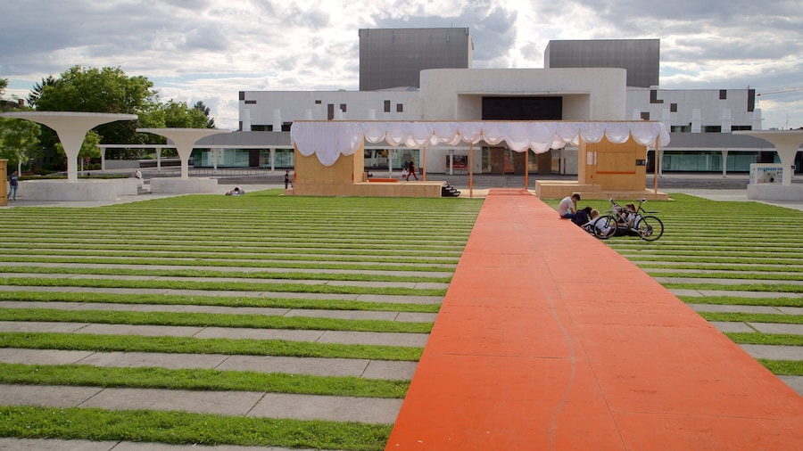 Darmstadt State Theatre featuring modern architecture and a garden as well as a small group of people