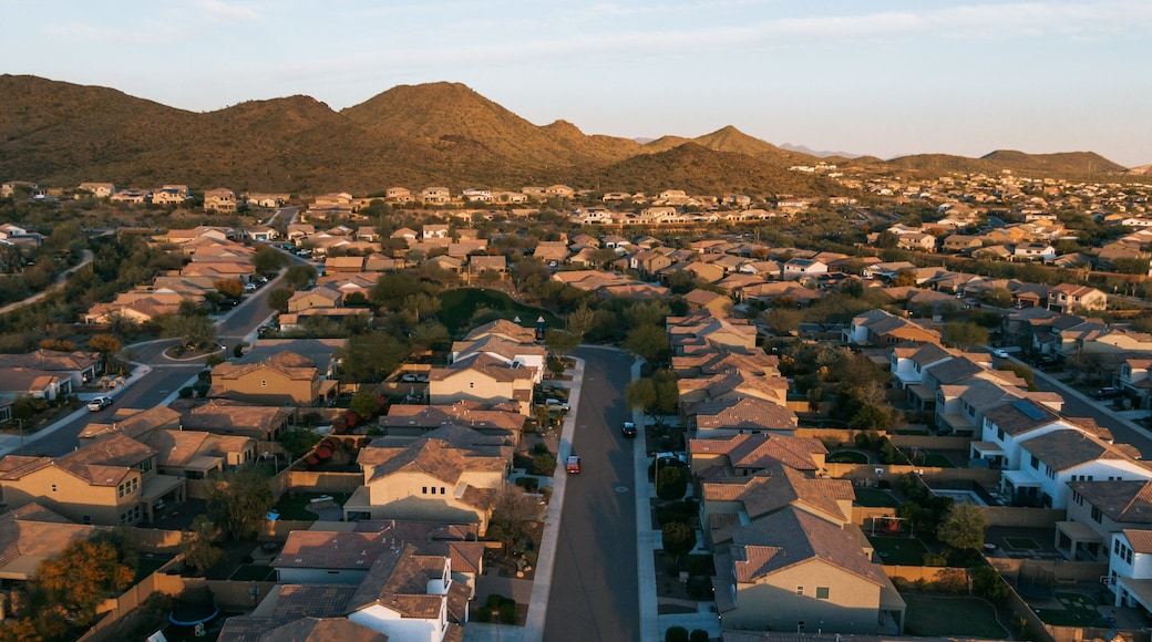 Deer Valley showing landscape views and a small town or village